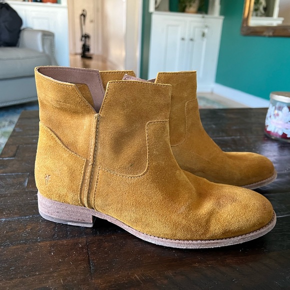 Shoes - Frye booties size 8